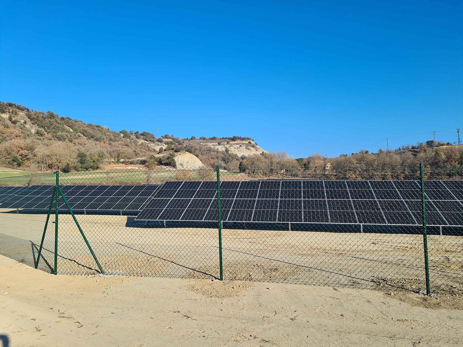 parque solar cercado con malla simple torsión